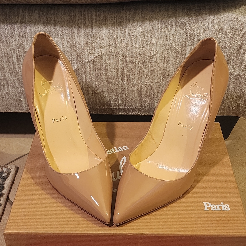 Christian Louboutin So Kate Nude